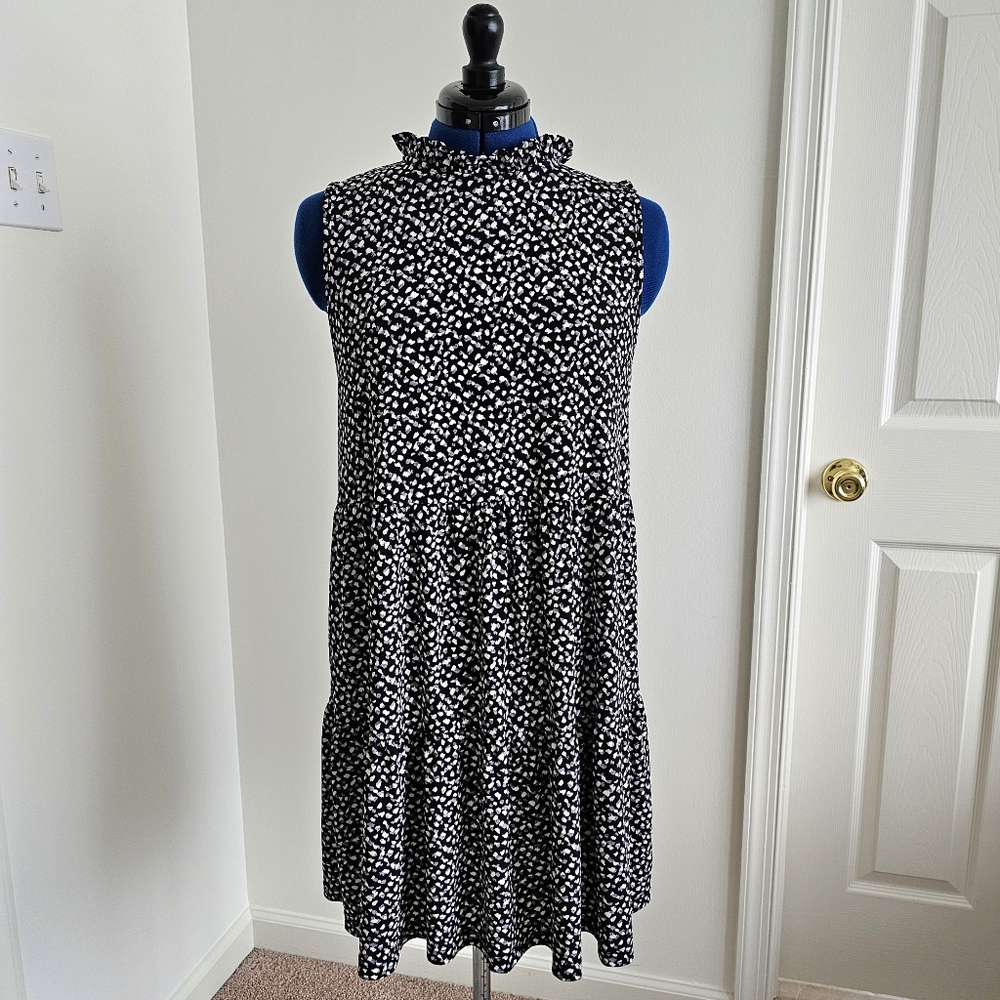 Rielle Black White Grey Tiered Knee Lenth Dress Ruffle Mock Neck Sleeveless M